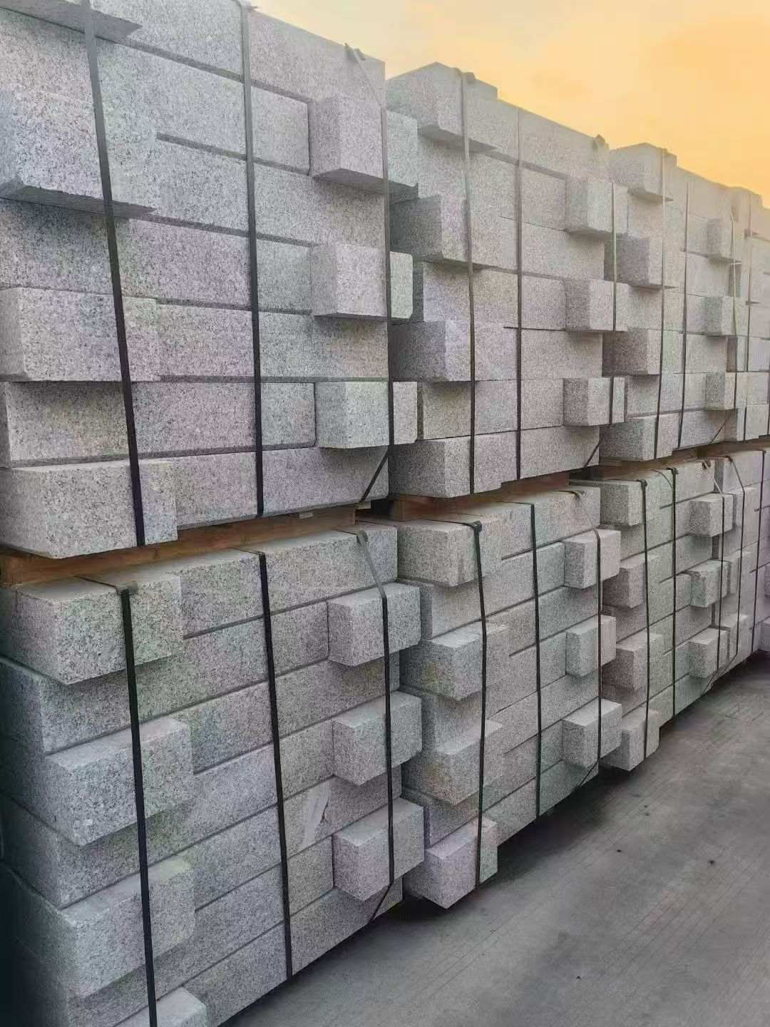 达州 芝麻白路沿石
