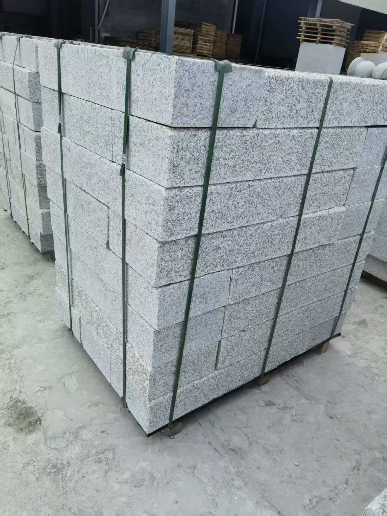 达州 芙蓉白火烧两面路沿石